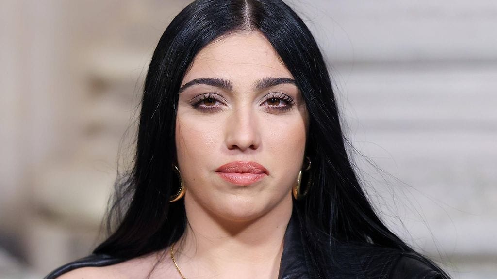 28-vuotias Lourdes Leon säväytti asullaan