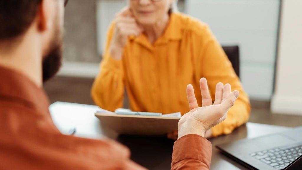 Lain mukaan alkuhaastattelu pitäisi järjestää viiden päivän kuluessa työnhaun käynnistämisestä.