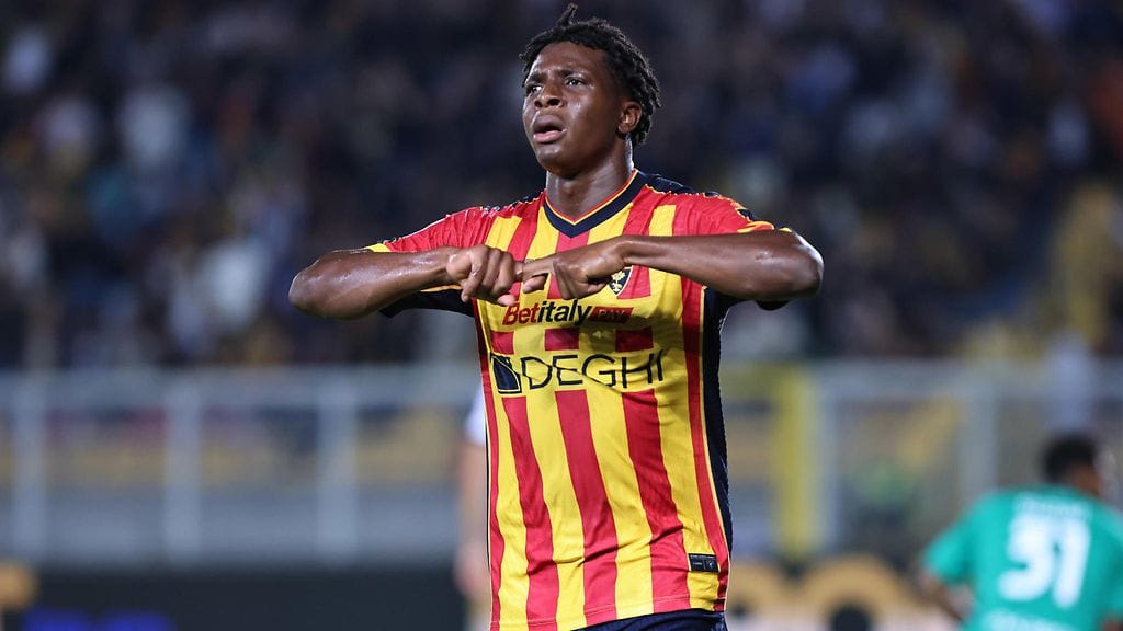 Patrick Dorgu (kuvassa) siirtyy Manchester Unitediin.