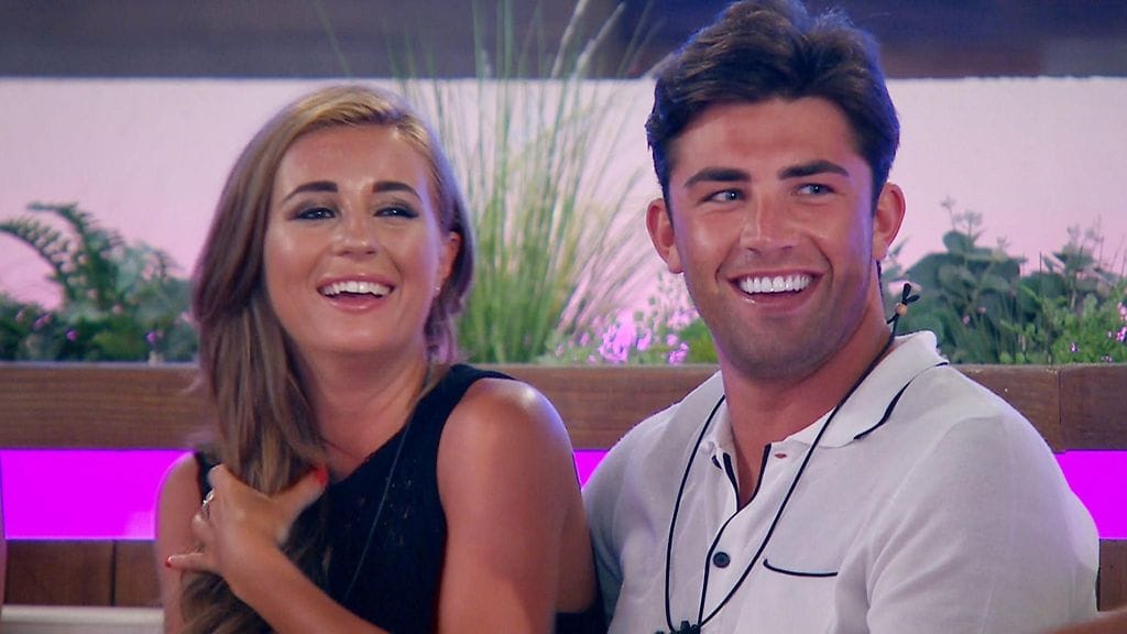 Dani Dyer ja Jack Finchman Ison-Britannian Love Island -ohjelmassa vuonna 2018.