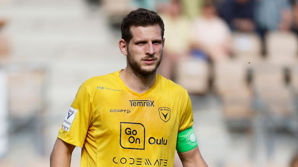 Ashley Coffey pelasi kaksi maalirikasta kautta AC Oulun riveissä.