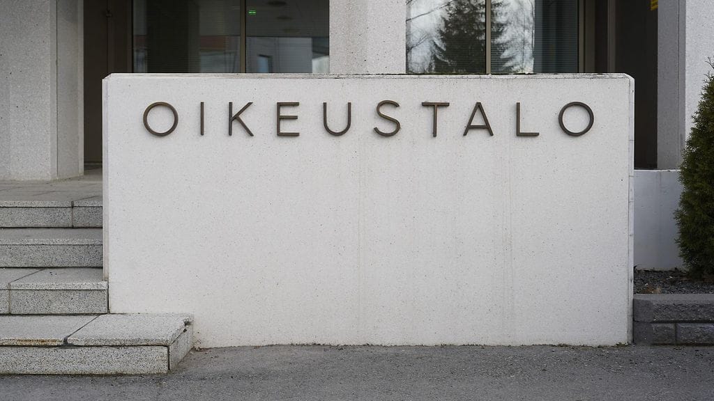 Syyttäjän mukaan 35-vuotias mies murhasi avovaimonsa useilla veitsen iskuilla Seinäjoen Alakylässä elokuussa 2024.