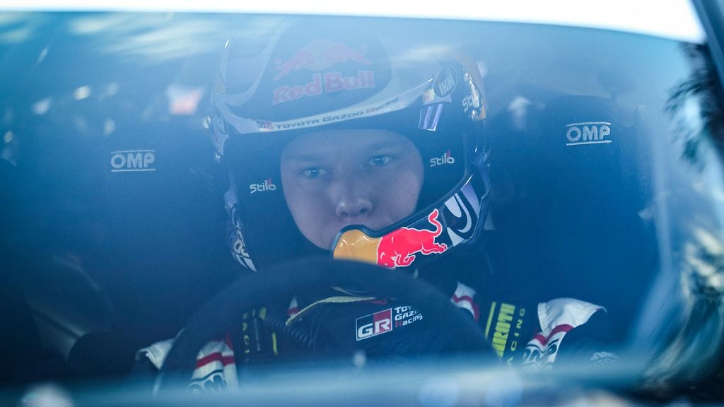 Kalle Rovanperä joutui väistämään vaarallisesti tien laidassa seissyttä katsojaa.