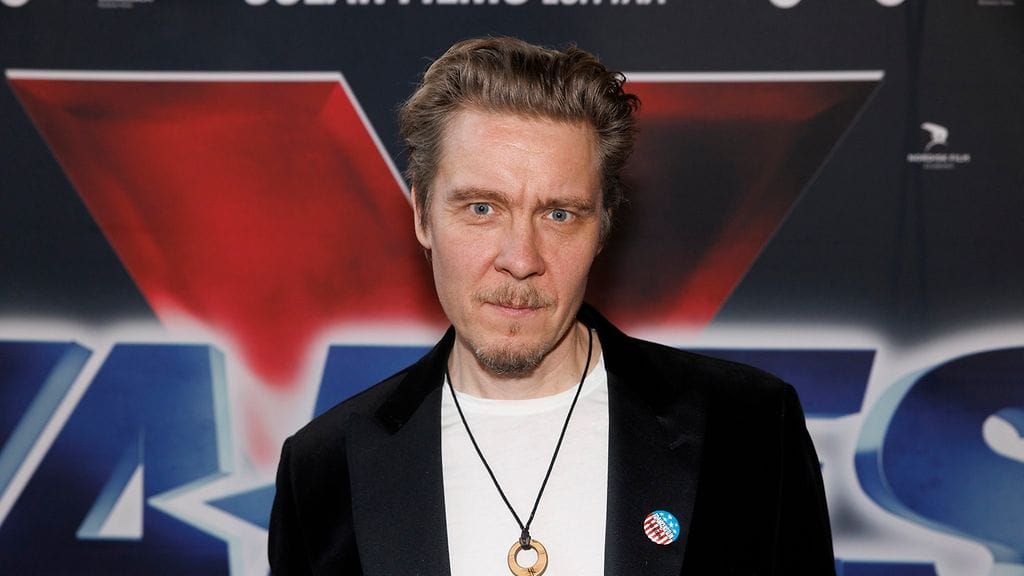 Tuukka Temonen kertoo, että jaksaa tehdä asiat, mutta kantaa samalla mukanaan "pimeää mustaa verhoa".