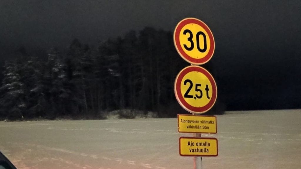 Jäätiet houkuttelivat luistattelijoita Itä-Suomessa.