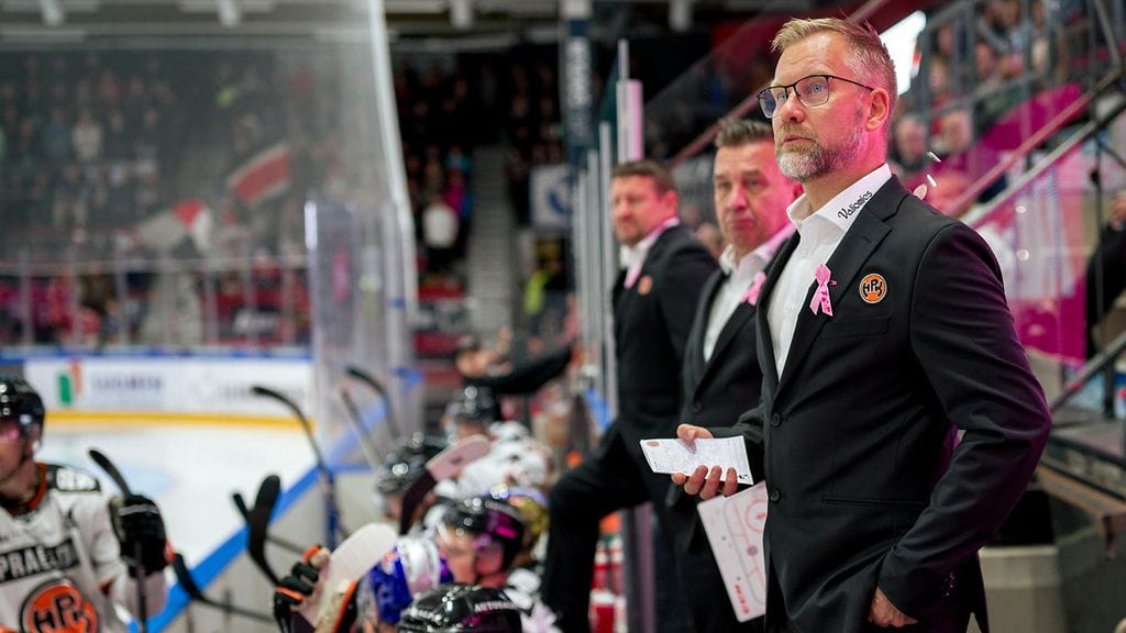 Mikko Mannerin (oik.) merkitys HPK:lle on suuri, vaikka seuralla on varamiehenä muun muassa Ari-Pekka Selin.