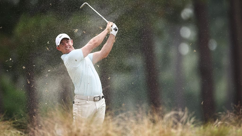 Rory McIlroy taipui taistellen U.S. Openissa viime kesäkuussa.