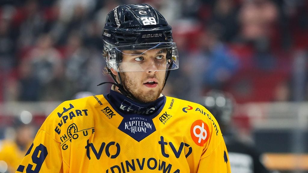 Mestiksessä kovaa jälkeä tehnyt Oliver Suni on pelannut aiempina kausina SM-liigaa Rauman Lukossa.