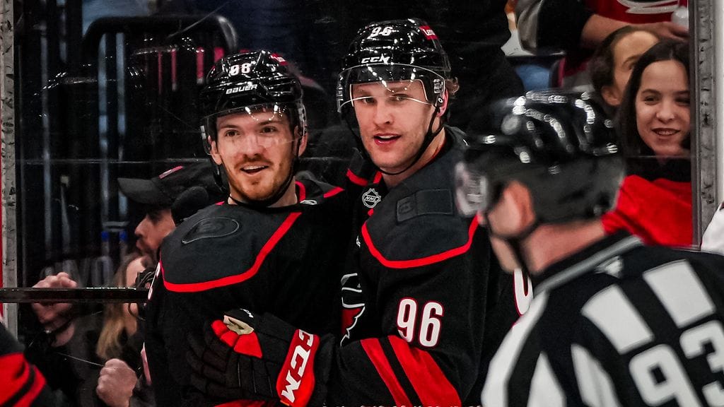 Mikko Rantanen (keskellä) ei ole tuonut Canesin ylivoimaan helpotusta.