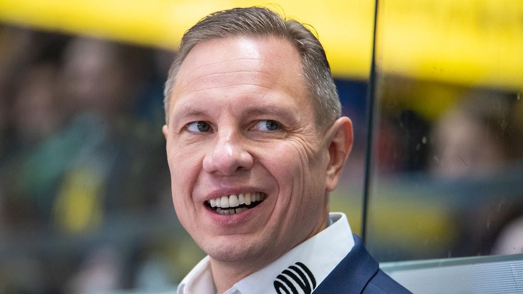 Jussi Tapola toimii viikonloppuna Leijonien päävalmentajana.