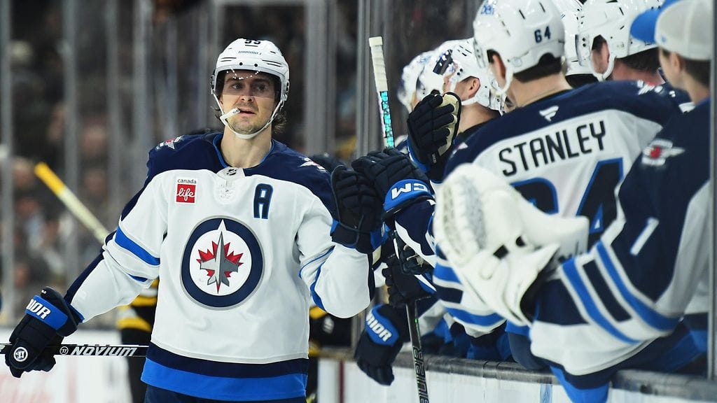 Mark Scheifele (vasemmalla) on laitettu valmiustilaan.