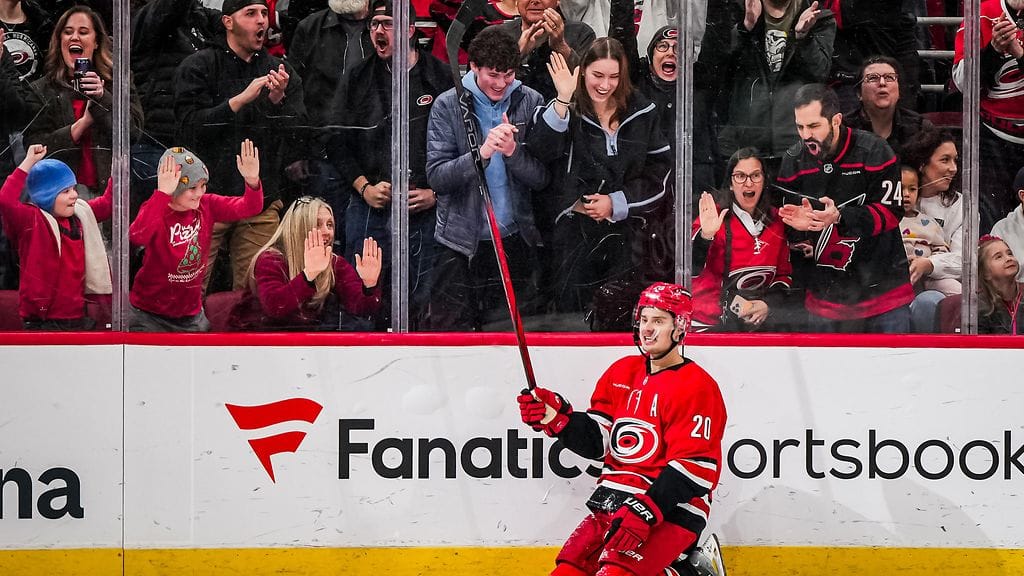 Sebastian Aho nakutti kaksi maalia Utahin verkkoon.