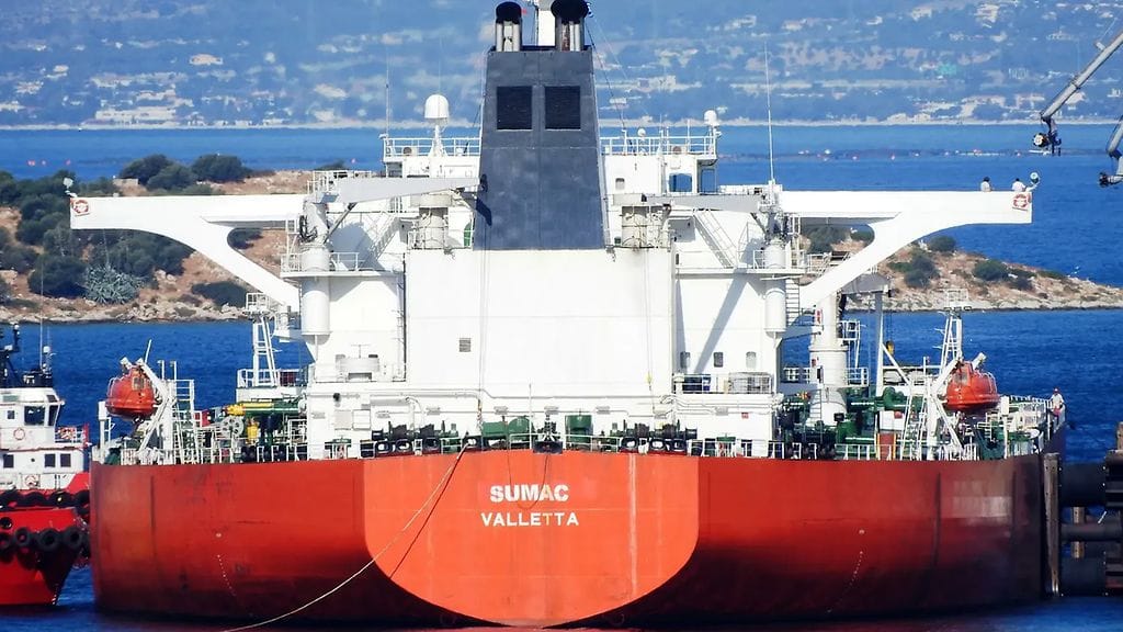 Arkistokuva. Koala-tankkerin pelätään uppoavan Ust-Lugan satamassa Suomenlahdella.