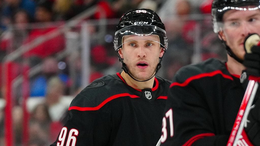 Mikko Rantanen on pelannut Carolinassa kuusi NHL-ottelua tehopistein 1+1.