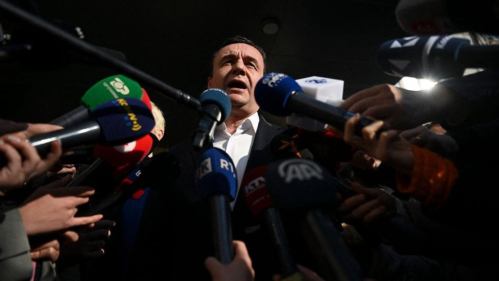 Albin Kurtin puolueen ennakoidaan voittavan vaalit Kosovossa.