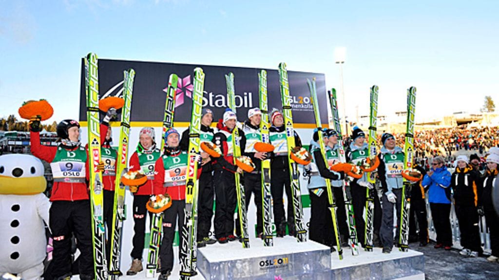 Norjan, Itävallan ja Slovenian mäkihyppymaajoukkueet palkintopallilla