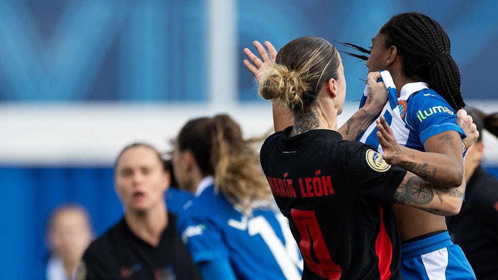 Barcelonan Mapi León kävi Espanyolin Daniela Caracasiin käsiksi.