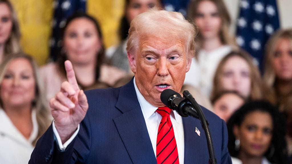 Yhdysvaltain presidentti Donald Trump allekirjoitti viime keskiviikkona toimeenpanomääräyksen, joka kieltää transsukupuolisten urheilijoiden osallistumisen tyttöjen ja naisten kilpailuihin. Määräyksen nimenä on "Miehet pois naisten urheilusta".