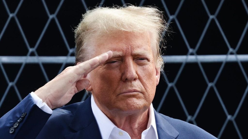 Donald Trump seurasi F1-sarjan Miamin GP:tä toukokuussa 2024.