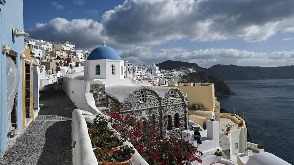 Santorinille on julistettu hätätila, joka on voimassa ainakin ensi kuun alkuun.