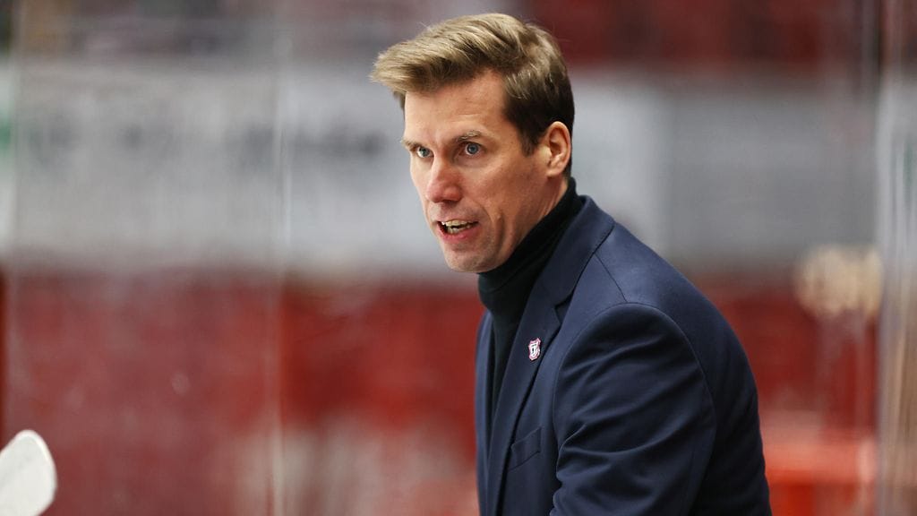 Topi Jaakola siirtyy Joensuun Kiekko-Poikien valmennustiimiin.