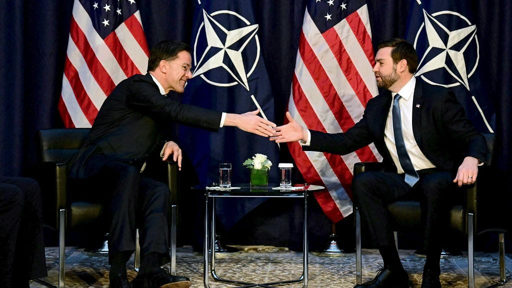 Naton pääsihteeri Mark Rutte ja Yhdysvaltain varapresidentti J.D. Vance Münichissa.