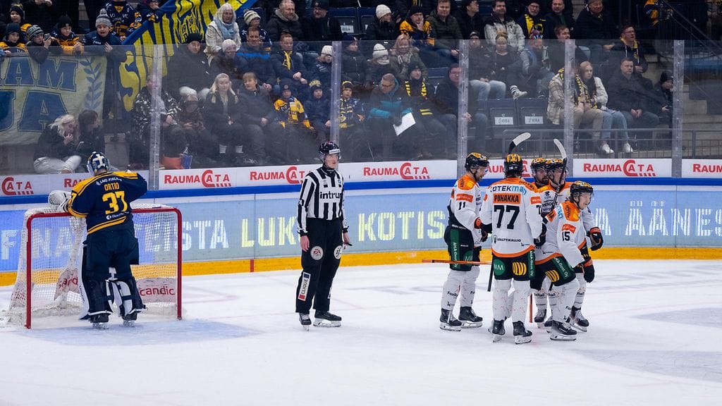 KooKoo murjoi Lukon maalein 8–3.