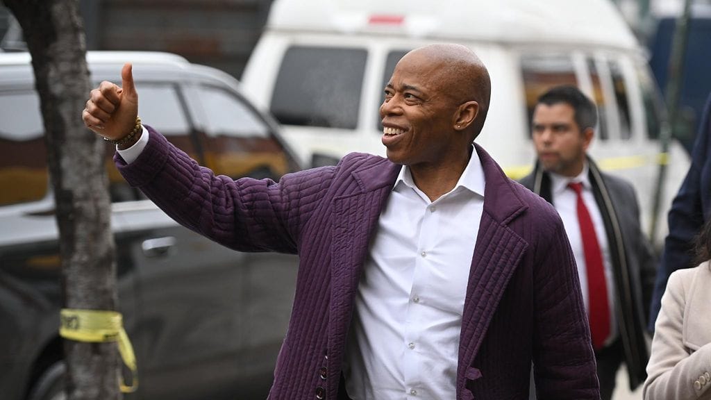 New Yorkin pormestari Eric Adams hakee jatkokautta riippumattomana ehdokkaana