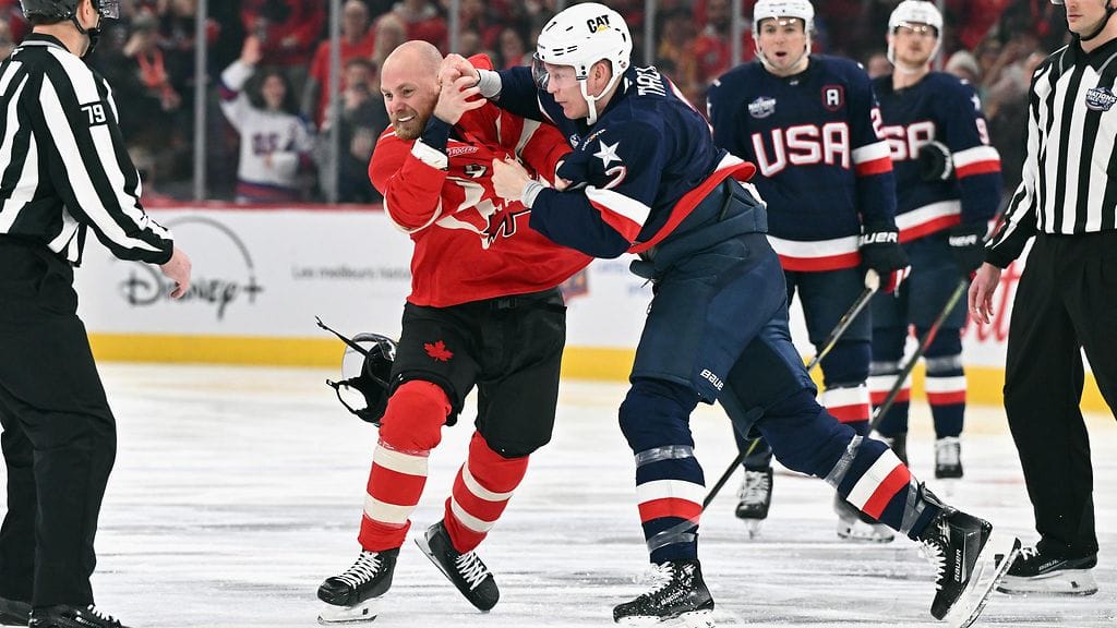 Brady Tkachuk (oik.) laittoi tappeluksi.