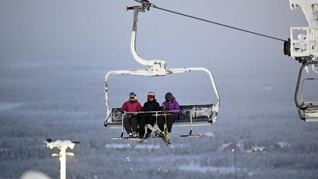 "Talvimatkailijat käyttävät rahaa enemmän kuin kesämatkailijat", Visit Finlandin asiantuntija Katarina Wakonen sanoo.