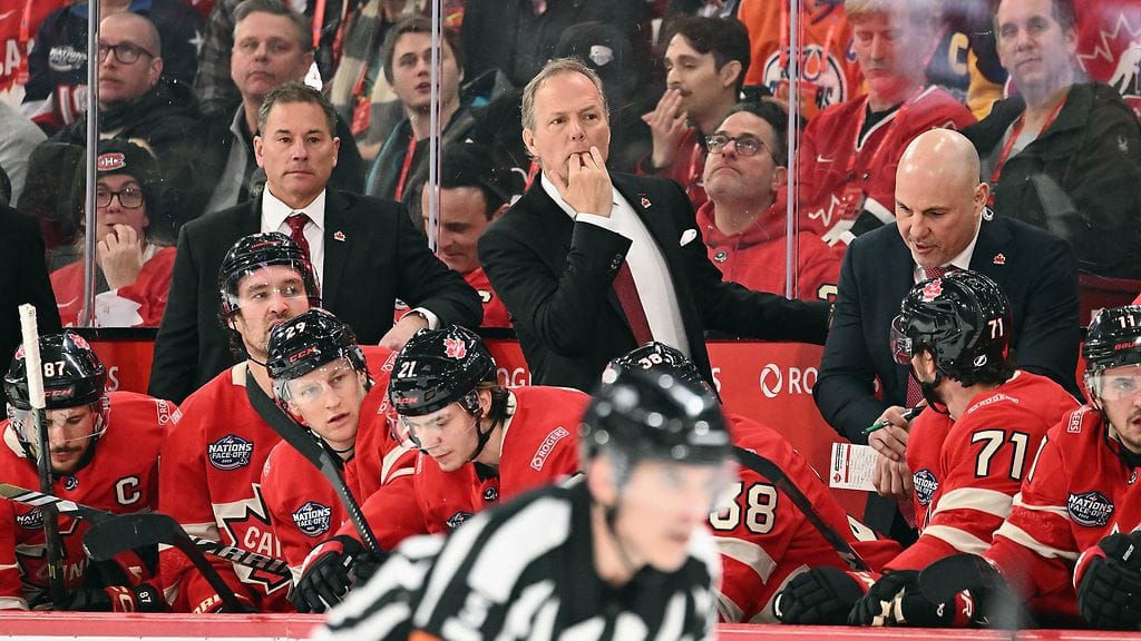 Kanadan päävalmentaja Jon Cooper on voittanut urallaan kaksi Stanley Cupiakin.