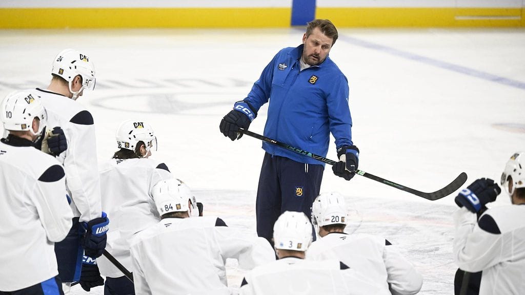 Antti Pennaselle kelpaava joukkueen eteen töitä tekevät roolipelaajat, mutta ylilyönneille ei hänen valmentamissaan Leijonissa ole tilaa.