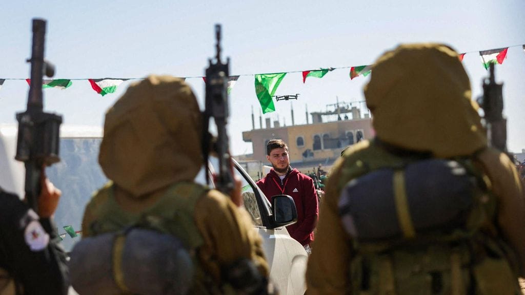 Kaikkien vankien vaihto tapahtuisi tulitaukosopimuksen toisessa vaiheessa, Hamas ehdottaa.