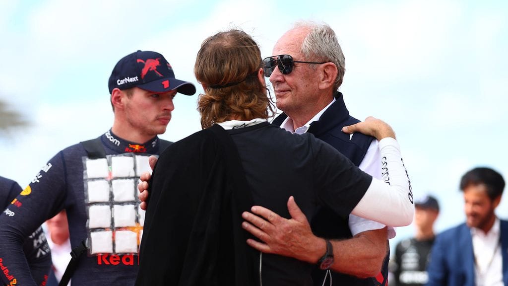 Helmut Marko ei voinut sanojensa mukaan sallia Sebastian Vettelin palaavan Red Bullille. Vasemmalla kuvassa Max Verstappen.