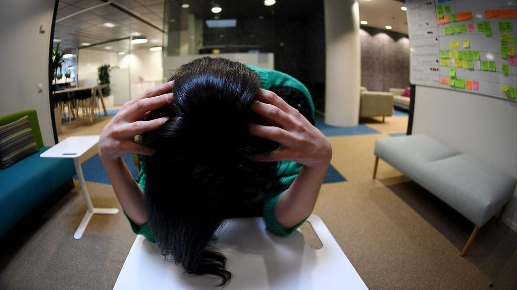 Esihenkilöiden ja nuorten parissa työnhyvinvointi on heikentynyt. Kuvituskuva.