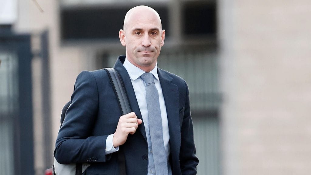 Jennifer Hermosoa väkisin suudellut Luis Rubiales, 47, todettiin syylliseksi.