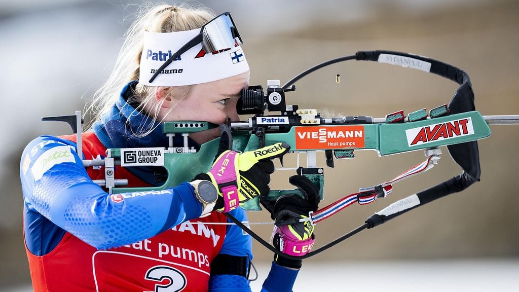 Suvi Minkkinen avasi parisekaviestin hienosti, mutta Suomi jäi kauas mitaleista ampumahiihdon MM-kisoissa.