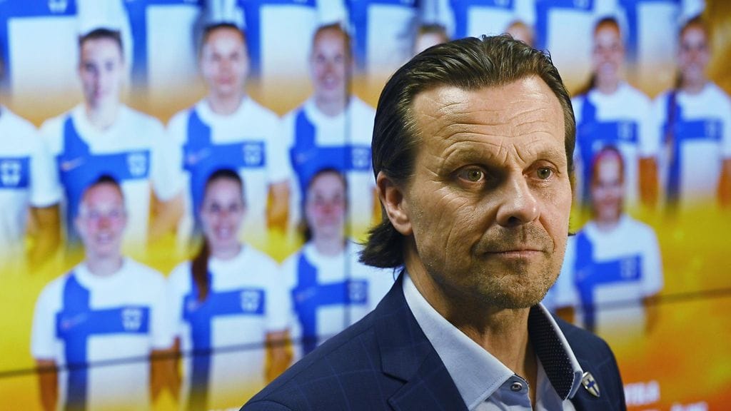 Helmarien päävalmentaja Marko Saloranta joutuu tulemaan perjantaina toimeen ilman kahta avainpelaajaa.