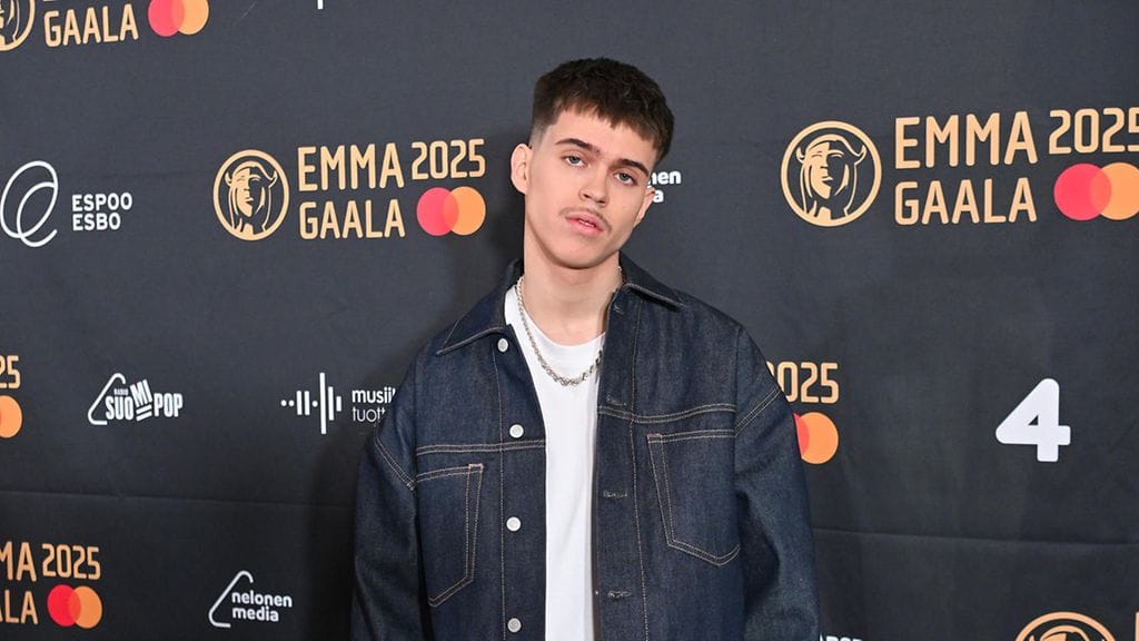 Ensimmäisenä tettiläisenä lauantaina esitettävässä jaksossa nähdään Emma-gaalassa Vuoden tulokas -ehdokaslistalla oleva Hugo.