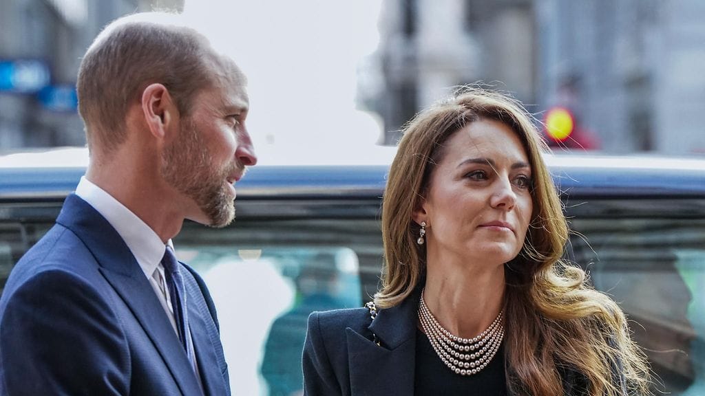 Prinssi Williamin ja prinsessa Catherinen X-julkaisun alussa luki vahingossa "ja kopioi".