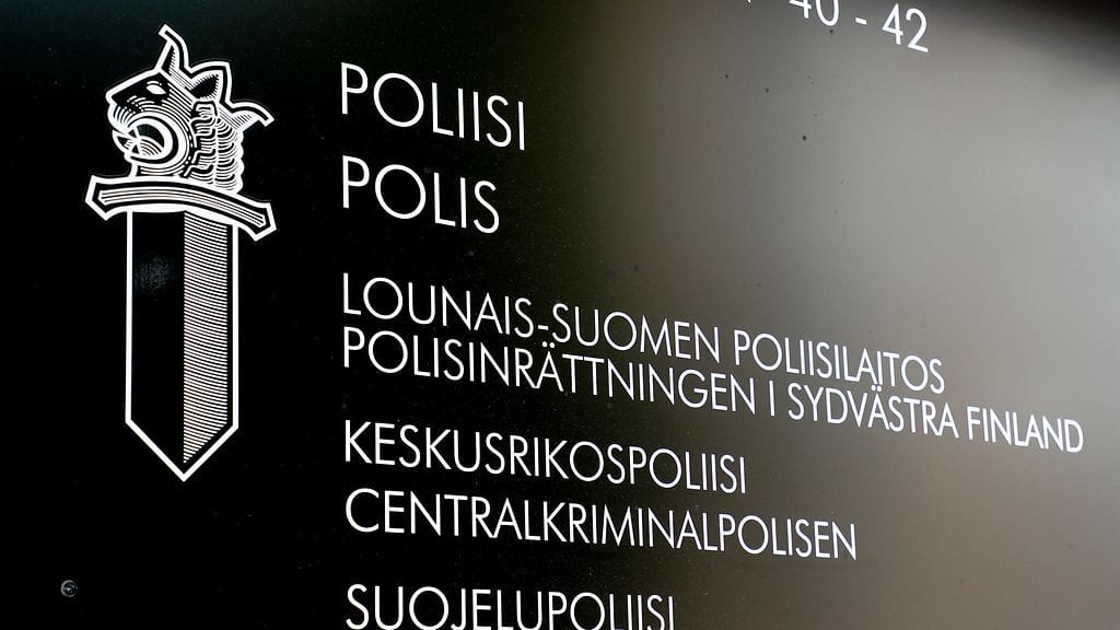 Taksinkuljettaja pahoinpideltiin ja hänen kulkuneuvonsa anastettiin Turussa.