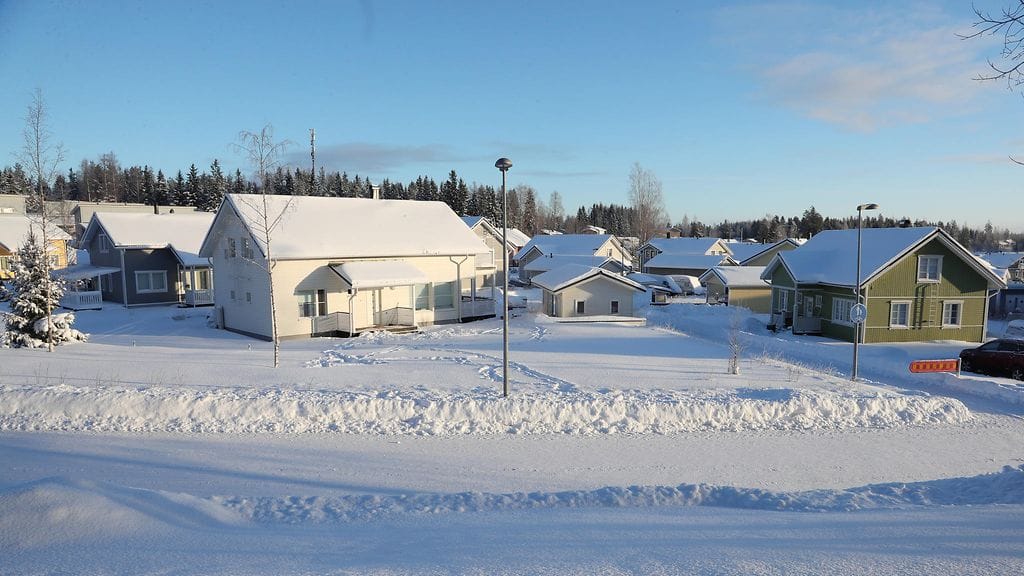 Ahola uskoo, että ilmiö koskee pääosin suoralla sähköllä lämmitettäviä omakotitaloja, paritaloja ja rivitaloja, joiden lämmityskustannukset nousevat talviaikaan herkästi korkeiksi.