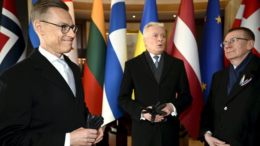 Tasavallan presidentti Alexander Stubb saapui maanantaina Kiovaan. Stubbista oikealla Liettuan presidentti Gitanas Nauseda ja Latvian presidentti Edgars Rinkevics.