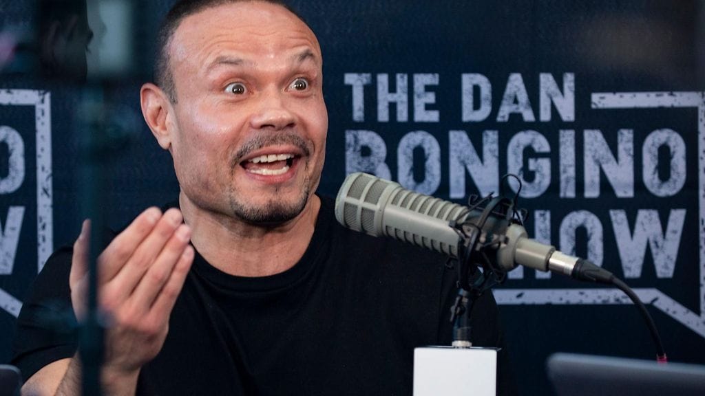 Bongino isännöi The Dan Bongino Show -podcastia.