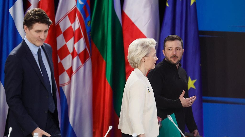 Ursula von der Leyen kommentoi asiaa Kiovassa pidetyssä kansainvälisessä lehdistötilaisuudessa.