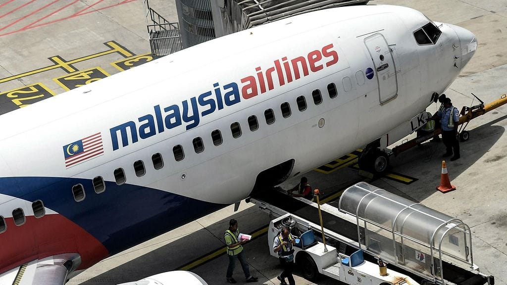 Kuvituskuva Malaysia Airlinesin lentokoneesta Kuala Lumpurin lentoasemalla vuonna 2016.
