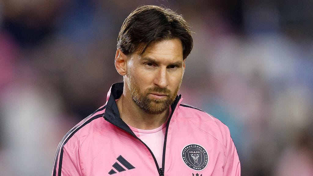 Lionel Messi tarttui vastustajan apuvalmentajaa niskasta MLS:n avausottelussa.