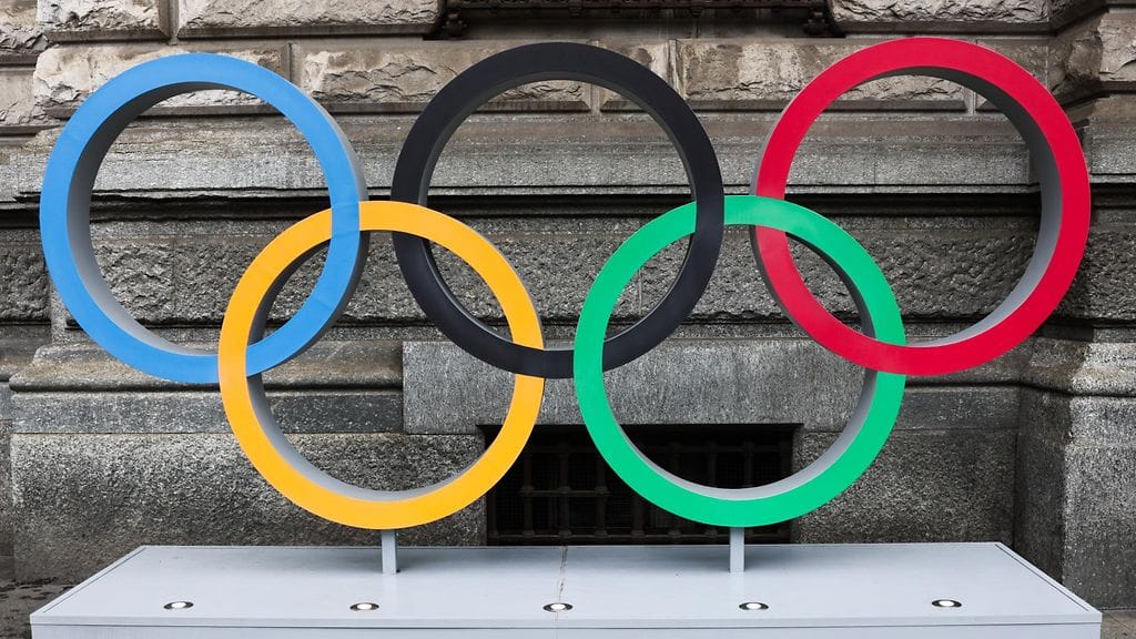 Kansainvälinen olympiakomitea KOK haluaa venäläiset takaisin kilpaladuille, kertoo SVT.