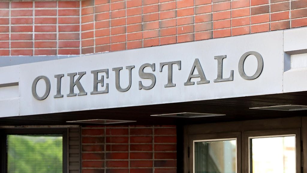 Omat lapsensa kaapanneet vanhemmat tuomitiin vankeuteen Satakunnan Käräjäoikeudessa. Kuvituskuvassa oikeustalo Porissa.