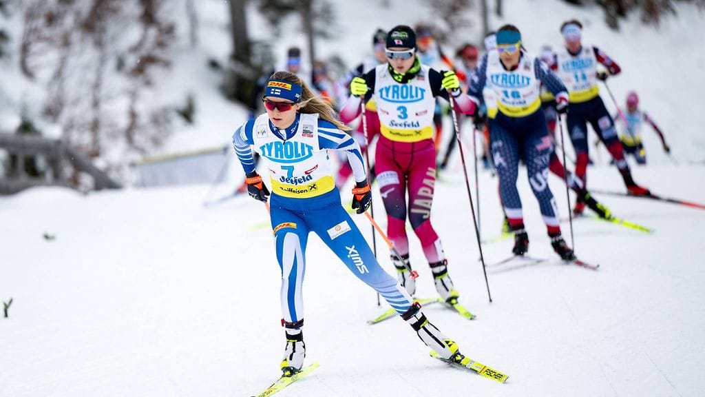 Minja Korhonen lähtee mäkiosuudelle kuudennelta tilalta.